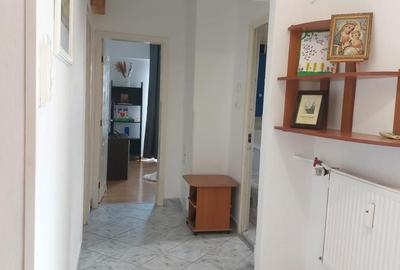 Apartament cu 2 camere decomandat în Văcăresti