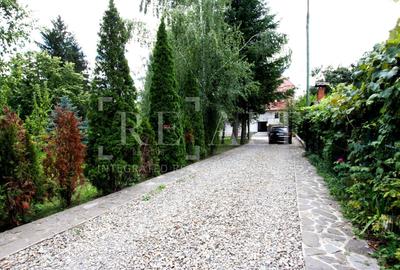 Casă individuală cu 10 camere cu Canalizare în Central - 21