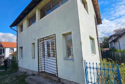 Casă cu 5 camere în Central - 2