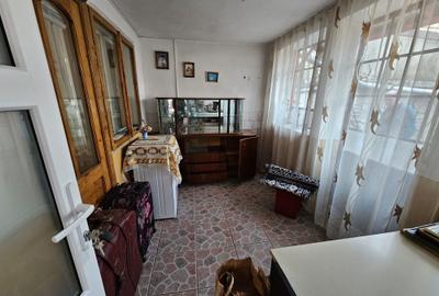 Casă cu 4 camere decomandat în Strejnicu - 6