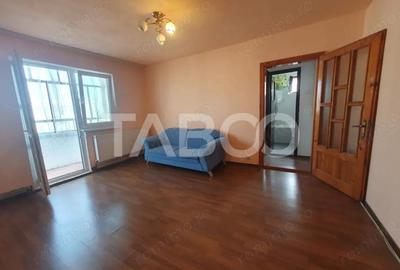 Apartament cu 2 camere semidecomandat, mobilat în Central