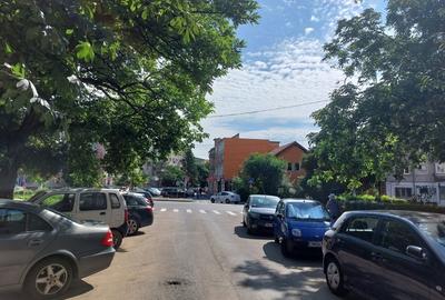 Garsonieră decomandată în Girocului