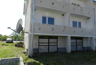 Apartament cu 3 camere în Ariniș - 1