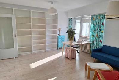 Apartament cu 5 camere decomandat în P-ța Victoriei - 2