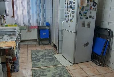 Apartament cu 3 camere decomandat în Sârbi