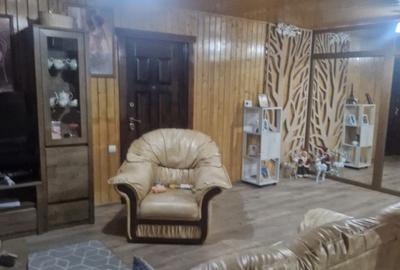 Casă cu 10 camere cu Teren 1400 Mp în Sărata - 1