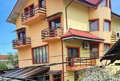 Casă cu 6 camere cu Teren 402 Mp în Central - 2