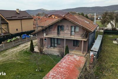 Casă cu 4 camere cu Teren 1000 Mp în Mănești