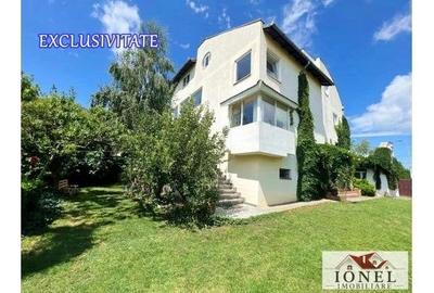 Casă individuală cu 11 camere în Central