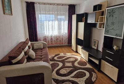 Apartament cu 2 camere decomandat în Tractorul - 1