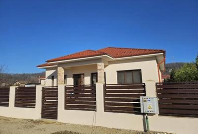 Casă cu 4 camere cu Canalizare în Ștefănești - 3