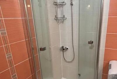 Apartament cu 2 camere decomandat în Tractorul