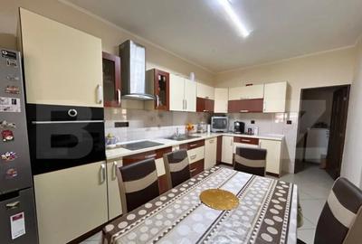 Casă cu 7 camere cu Teren 900 Mp în Central - 13