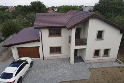 Casă individuală cu 7 camere cu Canalizare în Moșnița Nouă
