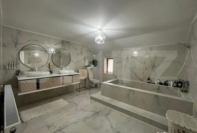 Casă cu 5 camere cu Teren 692 Mp în Central - 2