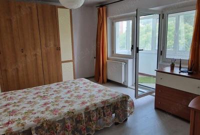 Inchiriere apartament 2 camere decomandate Sector 4 - 8