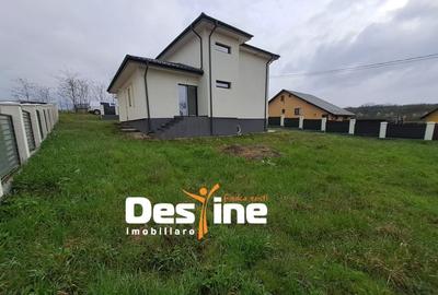 CIURBESTI- CASA INDIVIDUALA 121 MP + TEREN 500 MP, 175.000 euro - 3