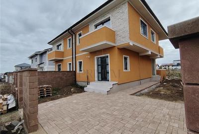 Duplex cu 4 camere cu Canalizare în Moșnița Nouă - 1