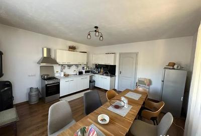 Casă cu 5 camere cu Teren 1090 Mp în Florești