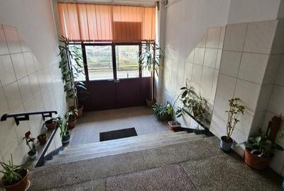 Apartament cu 3 camere semidecomandat în Rahova - 3