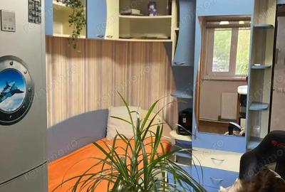 Garsonieră decomandată în Apărătorii Patriei