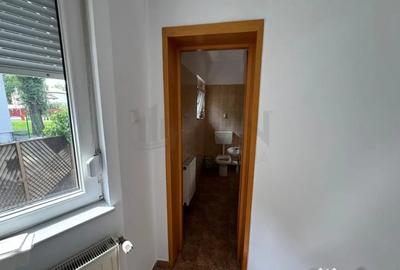 Casă cu 10 camere cu Teren 402 Mp în Lacul Tei - 9