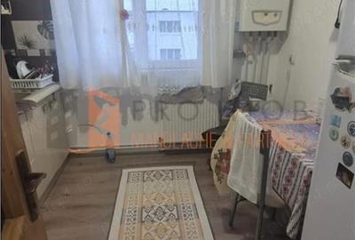 Apartament cu 2 camere semidecomandat, mobilat în Micro 5