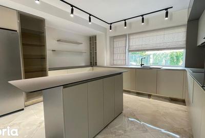 Casă cu 4 camere cu Teren 300 Mp în Central