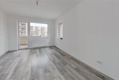 Apartament cu 3 camere decomandat în Tractorul - 12