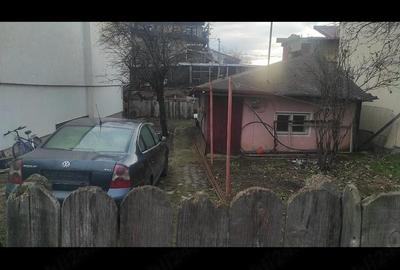 Casă cu Teren 200 Mp în Central