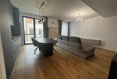 Apartament cu 3 camere decomandat, mobilat în Tunari