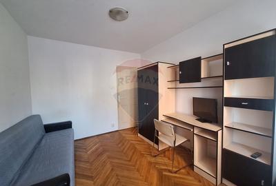 Apartament cu 3 camere de inchiriat in zona Sub Arini - 2