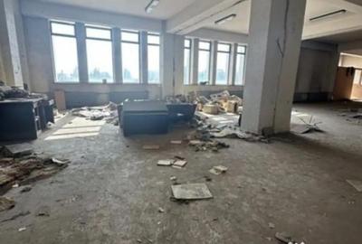 Spațiu comercial, de 1,000 mp, în Titan - 1