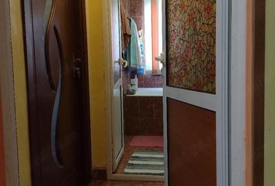 Apartament cu 4 camere semidecomandat în Cet - 9