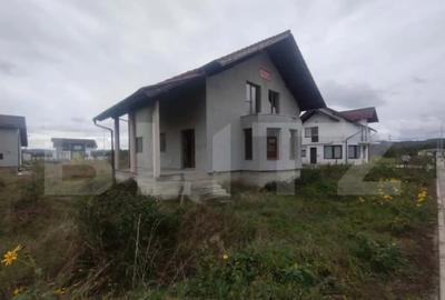 Casă cu 4 camere cu Teren 500 Mp în Central - 2