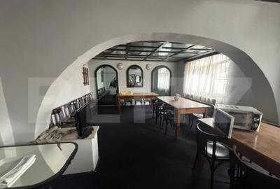 Casă cu 6 camere cu Teren 719 Mp în 14 Mai - 12