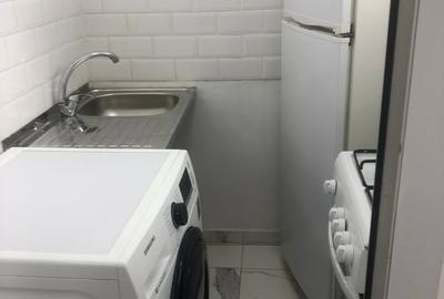 Garsonieră decomandată în Titan