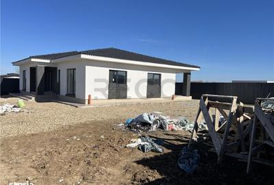 Casă cu 4 camere cu Teren 572 Mp în Oșorhei - 1