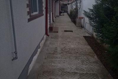 Casă cu 4 camere în Fundeni