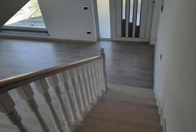 Casă cu 4 camere decomandat cu Teren 250 Mp în Burdujeni - 2