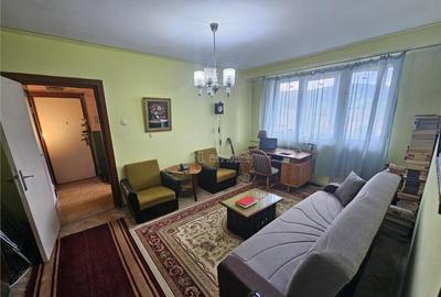 Apartament cu 2 camere semidecomandat în Micro I - 17