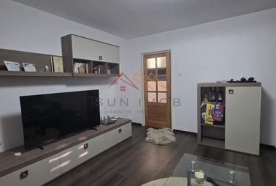 Apartament cu 3 camere semidecomandat în Câmpinița