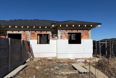 Duplex cu 3 camere cu Canalizare în Moșnița Nouă