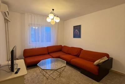 Apartament cu 4 camere semidecomandat în Plopilor