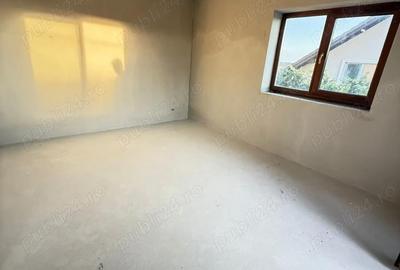 Casă cu 6 camere cu Teren 724 Mp în Sânandrei - 1