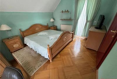 Casă cu 9 camere cu Teren 506 Mp în Central - 3