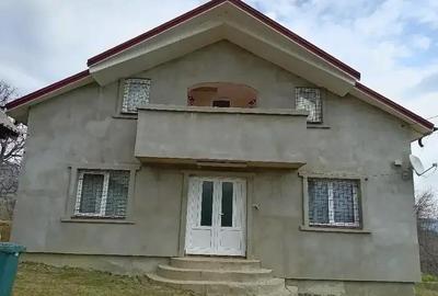 Casă cu 1 camere cu Teren 2500 Mp în Tulnici - 2