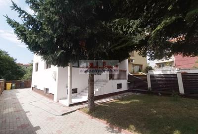 Casă individuală cu 5 camere cu Canalizare în Central