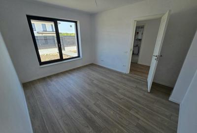 Casa langa padure cu curte generoasa 704 mp - 7