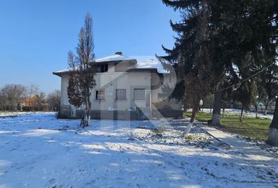 Casă individuală cu 7 camere cu Teren 4098 Mp în Grădiștea - 1